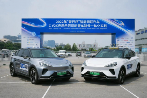 搭载5G-V2X技术，极狐阿尔法T展示车路协同应用场景