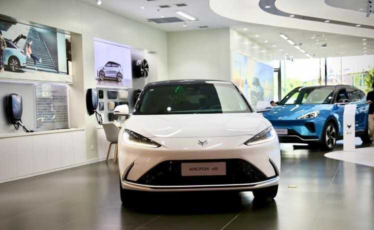 入手新能源汽车前一定要看看，为什么都说选择极狐阿尔法S 525S？