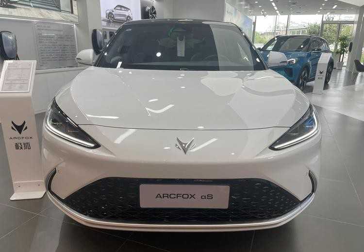 到店实拍极狐阿尔法S 525S，20万级高端纯电新标杆
